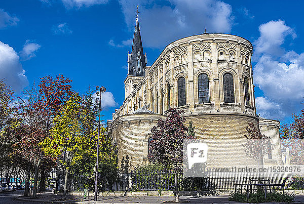 Frankreich  Paris  13. Arrondissement  Stadtteil La Gare  Jeanne d'Arc-Platz  Kirche Notre-Dame de la Gare