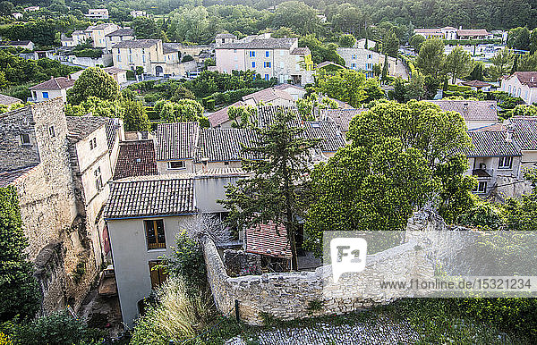Frankreich  Vaucluse  Blick auf die Dächer von Malaucene vom alten Schloss aus