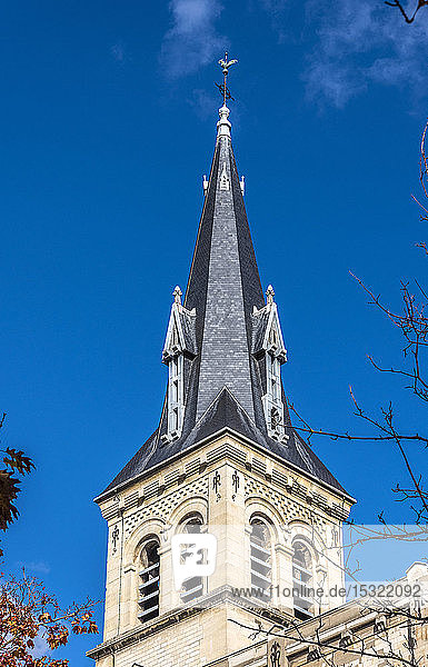 Frankreich  Paris  13. Arrondissement  Stadtteil La Gare  Jeanne d'Arc-Platz  Glockenturm der Kirche Notre-Dame de la Gare