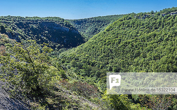 Frankreich  Regionaler Naturpark Causses du Quercy  Lot  Sensibler Naturraum  Ouysses und Alzou-Tal  (Jakobsweg)