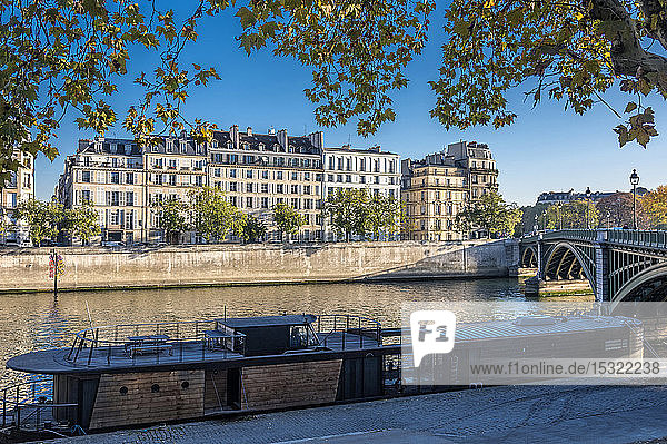 Frankreich  Paris  4. Jahrhundert  Ã®le Saint-Louis  GebÃ?ude des Quai de Bethune und Pont de Sully an der Seine  vom Quai de Tournelle aus gesehen
