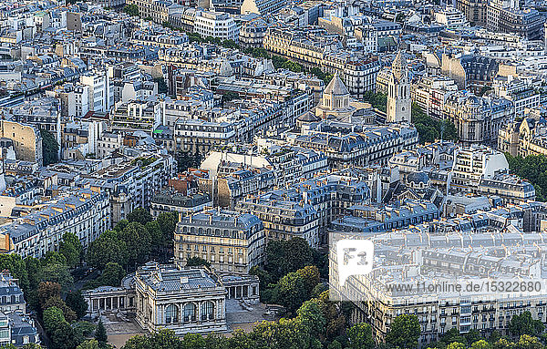 Frankreich  16. Arrondissement von Paris  Blick vom Eiffelturm (Palais Galliera  Eglise Saint-Pierre-de-Chaillot)