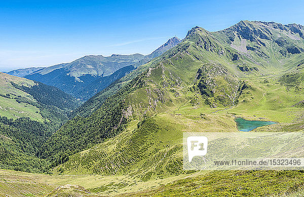 Frankreich  Pyrenäen-Nationalpark  Hautes-Pyrenees  Hautacam-Berg  herzförmiger See von Ourmec