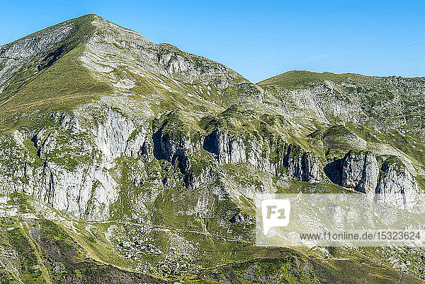 France  Pyrenees Ariegeoises Regional Nature Park  Bassies lakes hiking trail  vallee de Saleix trail  GR 10