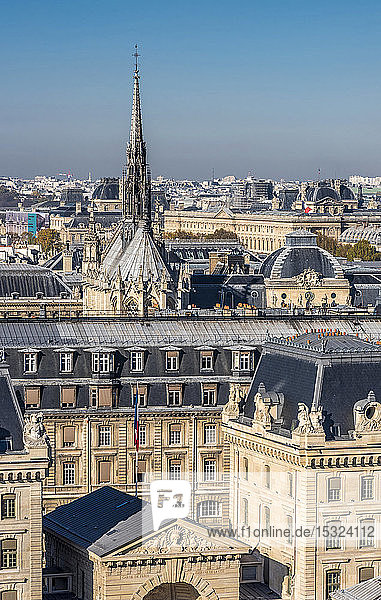 Frankreich  Paris  4. Arrondissement  Blick auf die Prefecture de Police (Polizeipräsidium) und auf die Sainte-Chapelle  von der Kathedrale Notre Dame aus