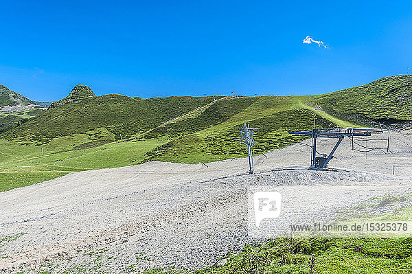 Frankreich  Pyrenäen-Nationalpark  Hautes-Pyrenees  Skistation Hautacam  Einrichtung einer Sommerskistation
