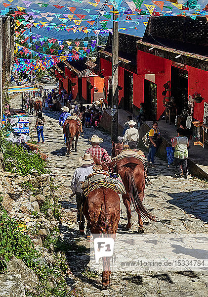 North America  MEXICO  Puebla state  Jonotla village in Sierra Madre Poblana   in June many pelrins from all over the region arrives at the annual horseback to the Virgen del Penon sanctuary