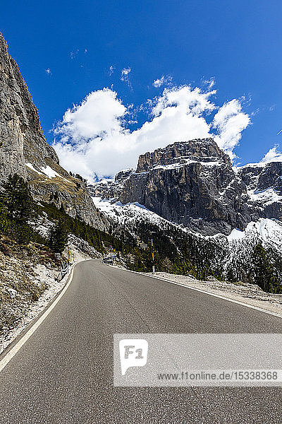 Bergstraße in den Dolomiten  Italien