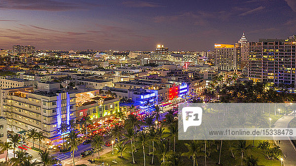 Stadtbild bei Sonnenuntergang von South Beach in Miami  USA