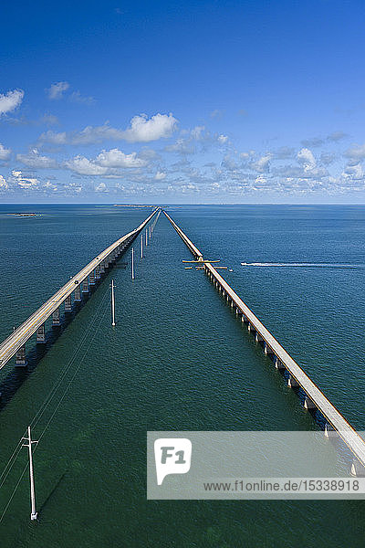 Luftaufnahme der Seven Mile Bridge auf den Florida Keys  USA