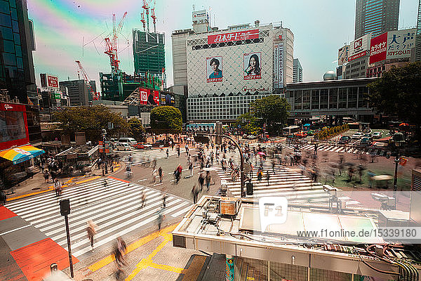Fußgängerauflauf auf der Shibuya-Kreuzung