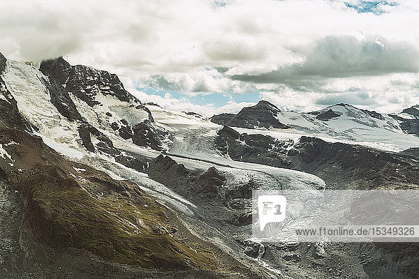 Gletscher am Gornergrat bei Zermatt im Sommer  Wallis  Schweizer Alpen  Schweiz  Europa