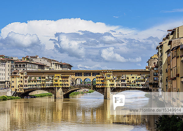 Ponte Vecchio und Arno-Fluss  Florenz  UNESCO-Weltkulturerbe  Toskana  Italien  Europa