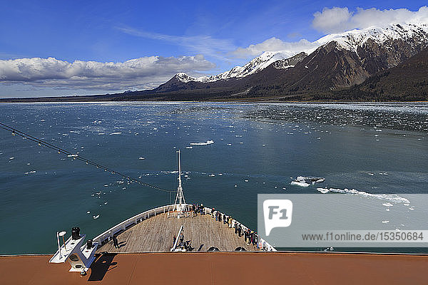 Kreuzfahrtschiff  Hubbard-Gletscher  Disenchantment Bay  Alaska  Vereinigte Staaten von Amerika  Nordamerika