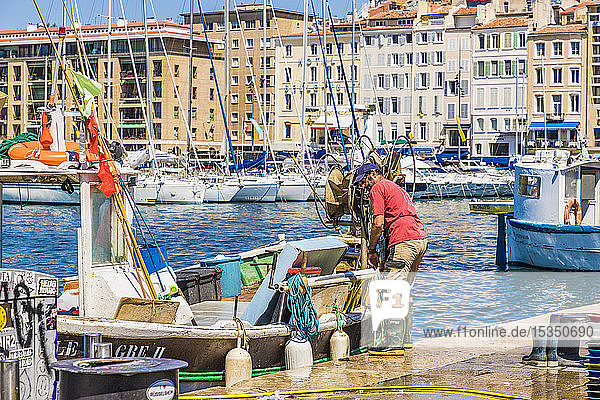 The Old Port (Vieux Port)  Marseille  Bouches du Rhone  Provence  Provence Alpes Cote d'Azur  France  Mediterranean  Europe