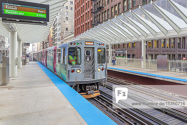 View of Loop train at station  Downtown Chicago  Illinois  United States of America  North America