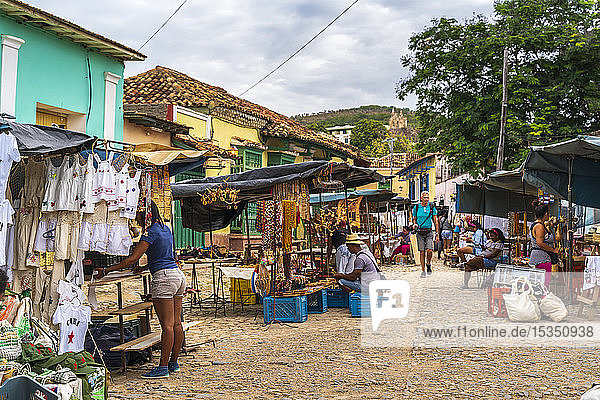 Lokaler Souvenirmarkt in Trinidad  UNESCO-Weltkulturerbe  Sancti Spiritus  Kuba  Westindische Inseln  Karibik  Mittelamerika