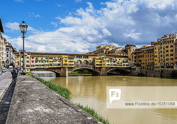 Ponte Vecchio and Arno River  Florence  UNESCO World Heritage Site  Tuscany  Italy  Europe