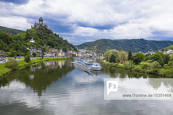 River cruise ship on the Moselle in Cochem  Moselle valley  Rhineland-Palatinate  Germany  Europe