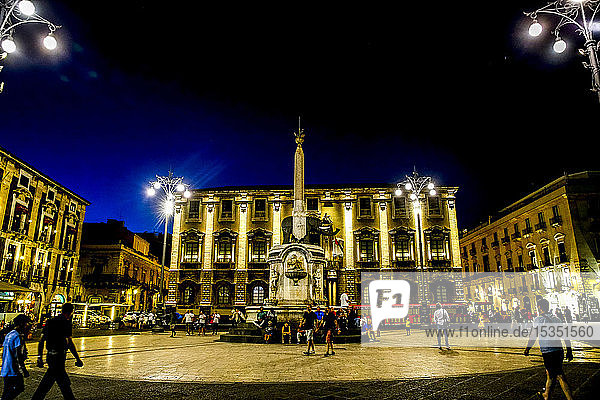 Piazza Duomo bei Nacht  Catania  Sizilien  Italien  Mittelmeer  Europa