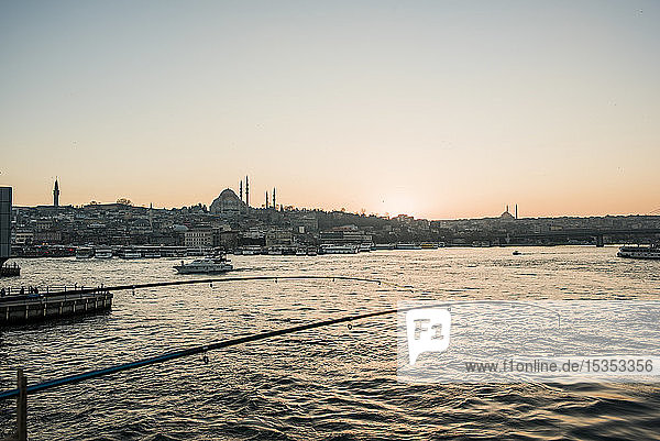 Angelruten Galata-Brücke Karaköy Türkei