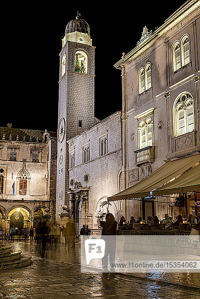 Blick auf den Sponza-Palast und den Glockenturm der Stadt bei Nacht; Dubrovnik  Gespanschaft Dubrovnik-Neretva  Kroatien