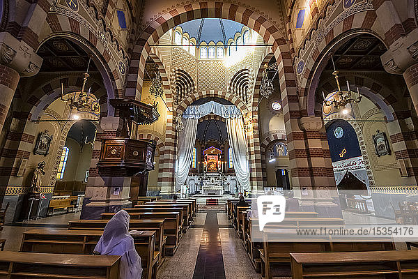 Innenraum der Kirche Unserer Lieben Frau vom Rosenkranz (gemeinhin Kathedrale genannt); Asmara  Zentralregion  Eritrea