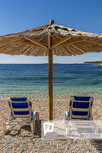 Berühmter  schöner Strand Mala Raduca; Primosten  Kroatien
