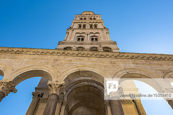 Glockenturm des Heiligen Domnius auf dem Peristyl des Diokletianpalastes; Split  Kroatien