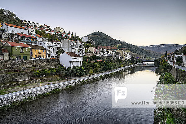 Fluss Douro  Douro-Tal  Nordportugal; Pinhao  Bezirk Viseu  Portugal