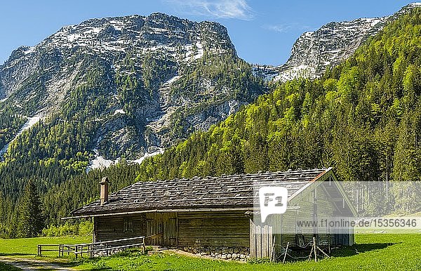 Almhütte unterhalb des Eisberg Reiteralpe Berchtesgadener Alpen Ramsau Berchtesgadener Land Bayern Deutschland Europa