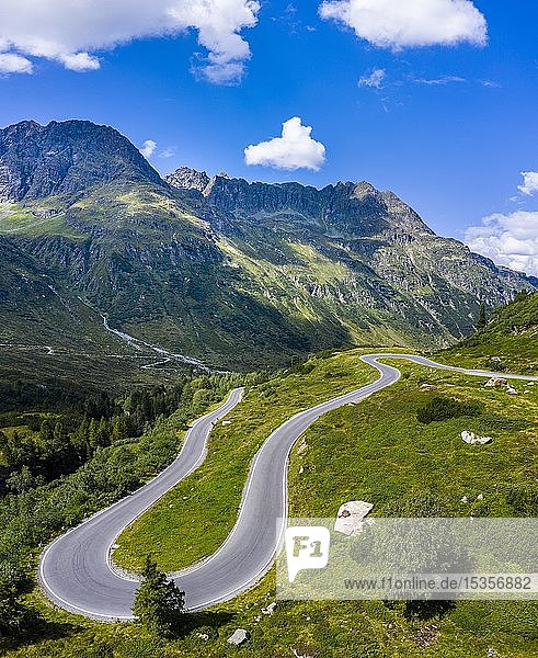 Drohnenaufnahme  Haarnadelkurve  Silvretta Hochalpenstraße  Montafon  Vorarlberg  Österreich  Europa
