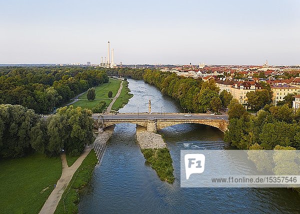 Blick auf die Stadt  Wittelsbacher Brücke über die Isar und Heizkraftwerk Süd  rechts Isarvorstadt  Luftbild  München  Oberbayern  Bayern  Deutschland  Europa