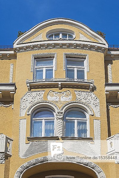 Erker an Fassade  Jugendstilfassade  Wohnhaus  Schwabing  München  Oberbayern  Bayern  Deutschland  Europa