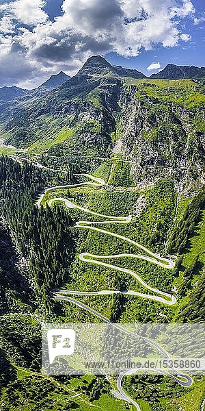 Drohnenaufnahme  kurvenreiche Straße  Silvretta Hochalpenstraße  Montafon  Vorarlberg  Österreich  Europa