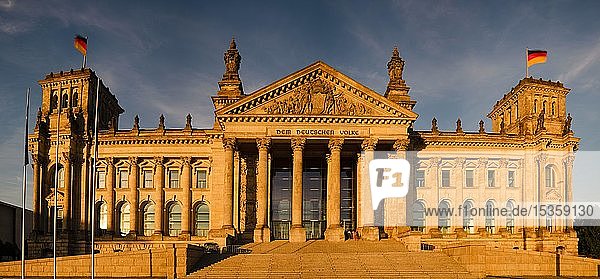 Reichstag Deutscher Bundestag Regierungsviertel Berlin Deutschland Europa