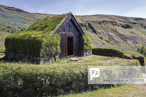 Freilichtmuseum  rekonstruiertes Gebäude des historischen Bauernhofs Stöng im Pjorsa-Tal  Südisland  Island  Europa