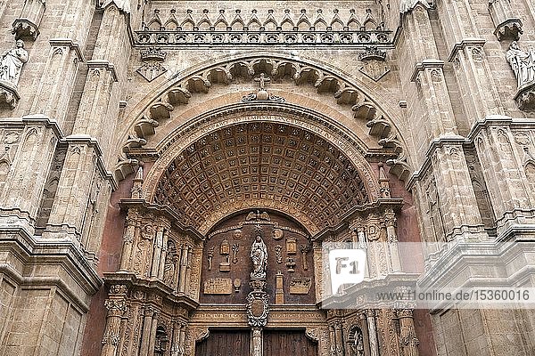 Cathedral La Seu  detail view  Palma de Majorca  Majorca  Balearic Islands  Spain  Europe
