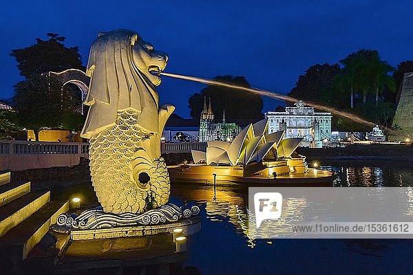 Merlion  Kölner Dom  Opernhaus von Sydney und Trevi-Brunnen in Mini Siam Pattaya  Thailand  Asien