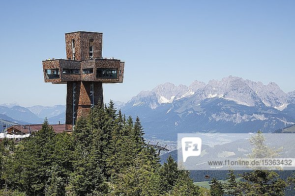 Aussichtsturm Jakobskreuz auf dem Gipfel der Buchensteinwand Kitzbüheler Alpen Tirol Österreich Europa