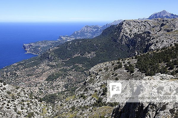 View from Puig Caragoli to the west coast of Majorca  Serra de Tramuntana  Majorca  Balearic Islands  Spain  Europe