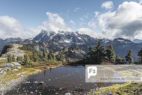 Small mountain lake at Tabletop Mountain  view of Mt. Shuksan with snow and glacier  Mt. Baker-Snoqualmie National Forest  Washington  USA  North America