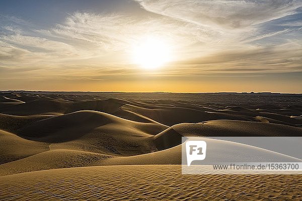 Sanddünen bei Sonnenuntergang Sahara Timimoun Algerien Afrika