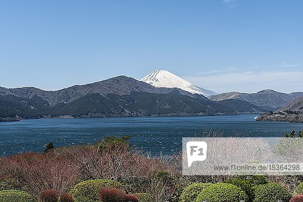 Ashi Lake  Mount Fuji at the back  Hakone  Fuji-Hakone-Izu National Park  Japan  Asia