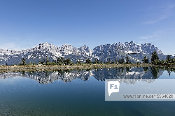 Bergsee am Astberg Astbergsee Wasserspiegelung Going Wilder Kaiser Kaisergebirge Kitzbüheler Alpen Tirol Österreich Europa