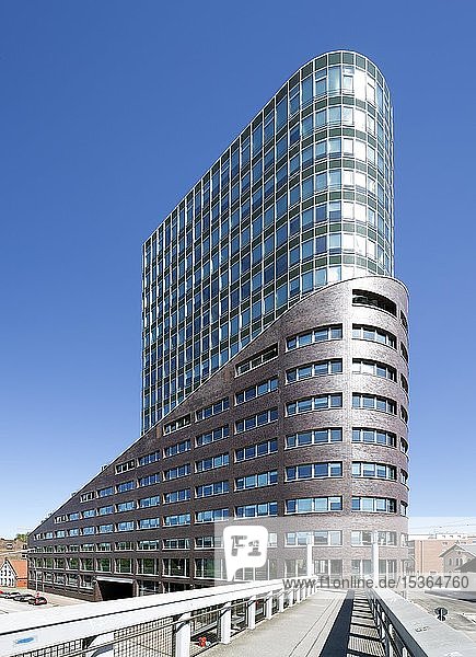Bürohochhaus Channel Tower im Harburger Hafen Harburg Hamburg Deutschland Europa