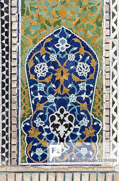 Nahaufnahme der Kacheln bei Nadir Divan-Begi Madrasah Nadir Divanbegi Medressa Buchara Usbekistan Asien