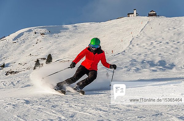 Female skier skiing steep downhill in a short turn  black slope  SkiWelt Wilder Kaiser  Brixen im Thale  Tyrol  Austria  Europe