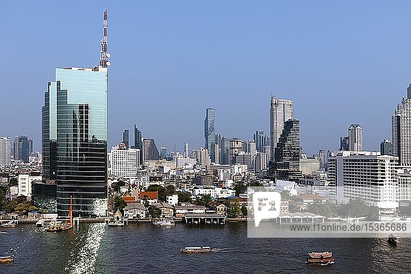 Panoramablick vom Icon Siam  Skyline mit CAT-Gebäude am Mae Nam Chao Phraya  Bang Rak District  Bangkok  Thailand  Asien