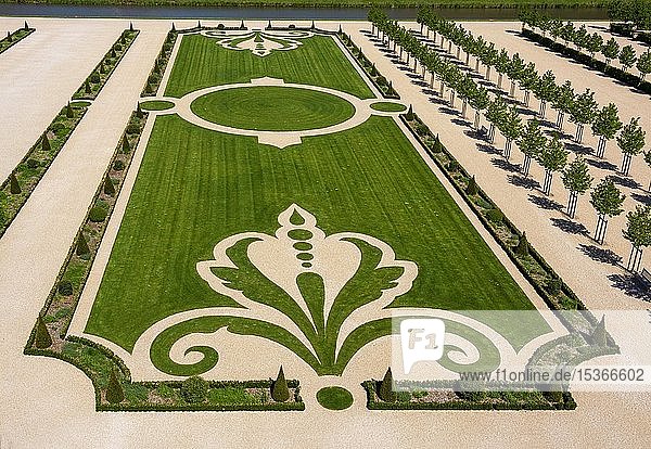 Französische Gärten im königlichen Schloss von Chambord  Loiretal  Departement Loir-et-Cher  Centre-Val de Loire  Frankreich  Europa